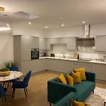 11 Penthouse 2 Bedrooms, Sleeps 4 Holiday home *