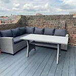 11 Penthouse 2 Bedrooms, Sleeps 4 Holiday home *