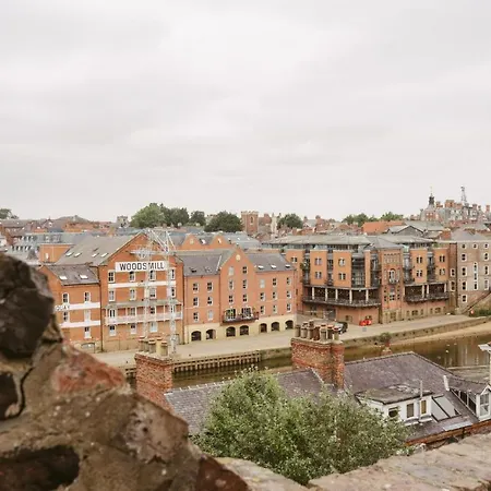 Дом отдыха 11 Penthouse 2 Bedrooms, Sleeps 4 *