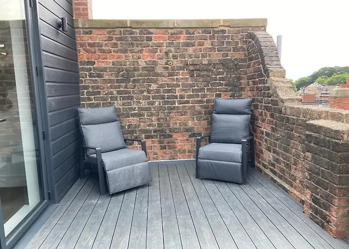 Дом отдыха 11 Penthouse 2 Bedrooms, Sleeps 4