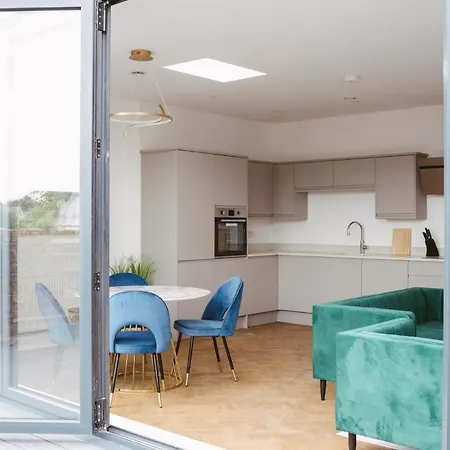 11 Penthouse 2 Bedrooms, Sleeps 4 Nyaraló